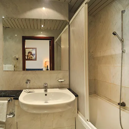 מלון & Dei Duchi 3*