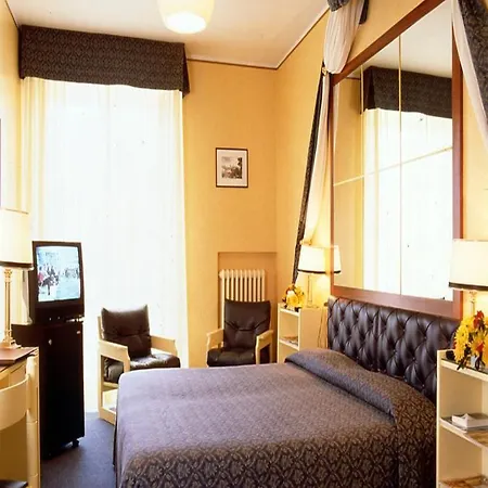 מלון & Dei Duchi 3*