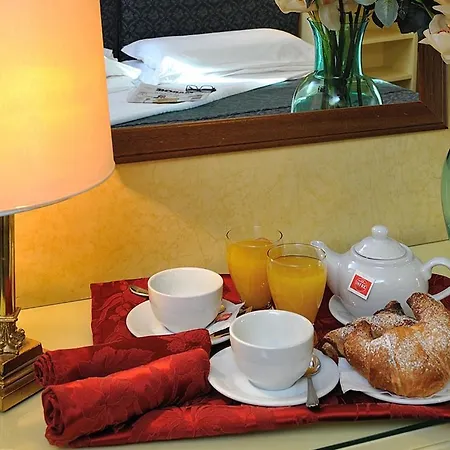 מלון & Dei Duchi 3*