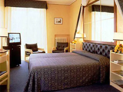 & Dei Duchi מלון אורבינו